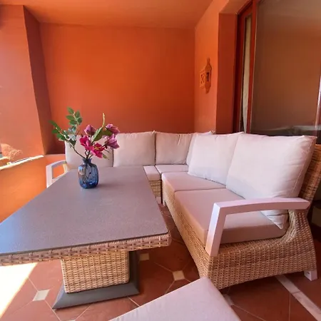 Elviria Paradiso *