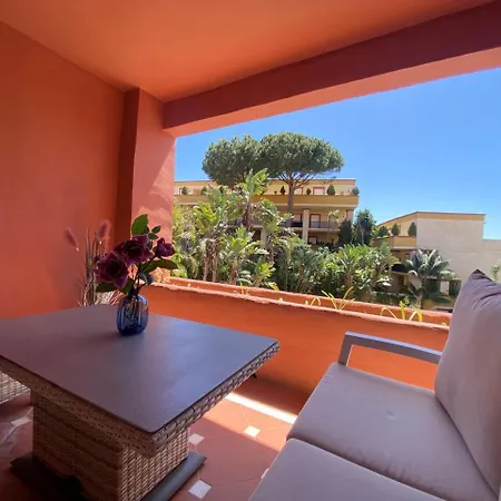 Elviria Paradiso *